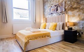 Luxury Fulham 3 Bedroom Garden House